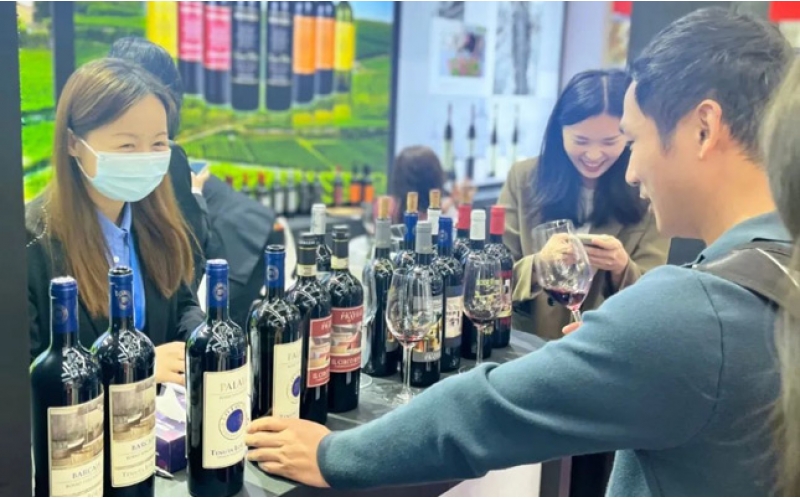 上海魯能物業(yè)紅酒葡萄酒品鑒會舉辦