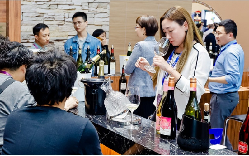 吐魯番市葡萄酒產(chǎn)業(yè)區(qū)紅酒品酒交流